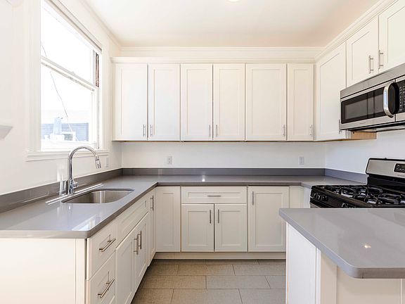 2nd image of 2625 Franklin St #301