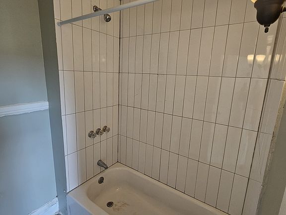 5th image of 919 Ansel Rd #4
