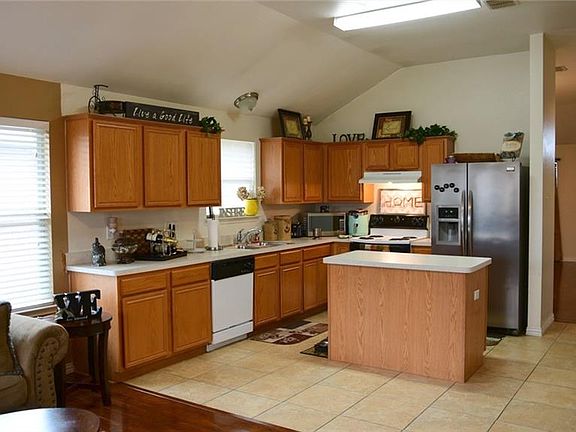 4th image of 904 Plumeria Dr