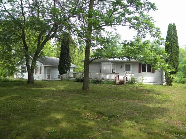 10730 Harris Rd, Chesaning, MI 48616