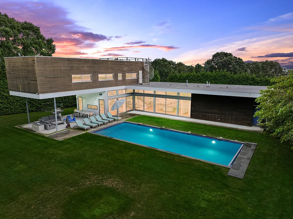 135 Middle Pond Rd