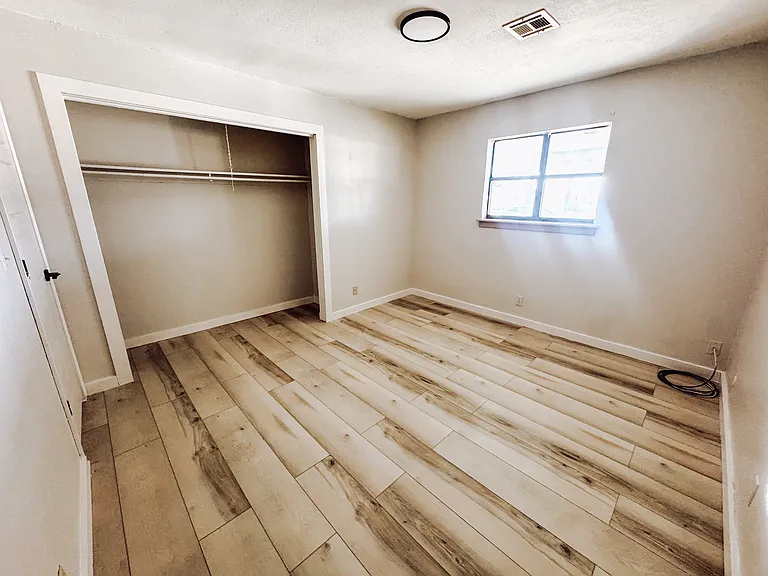 500 North Cline Rd Apartments — Photo 9
