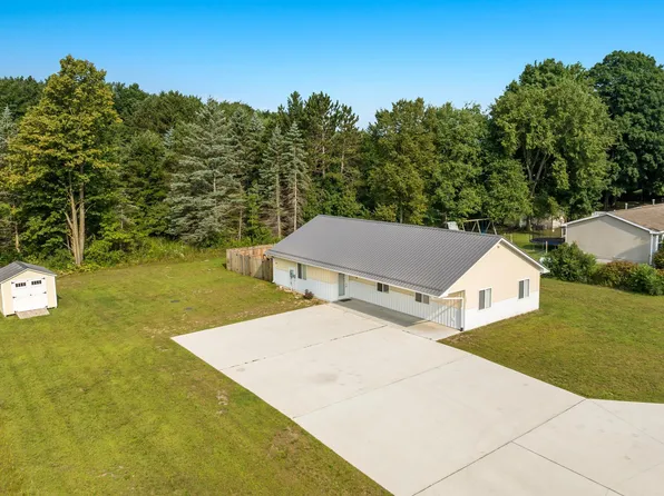 107 Purdy Dr, Buckley, MI 49620