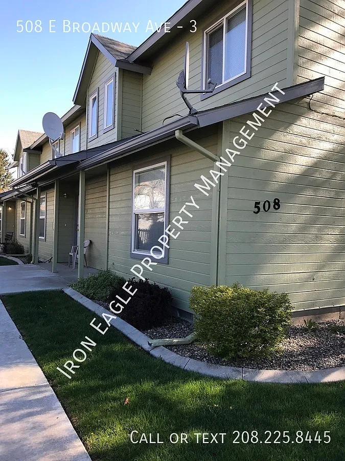 2 bed, 900 sqft, $1,325 — Photo 1