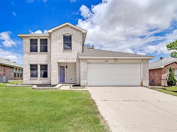 1044 Triple Crown Dr, Fort Worth, TX 76179