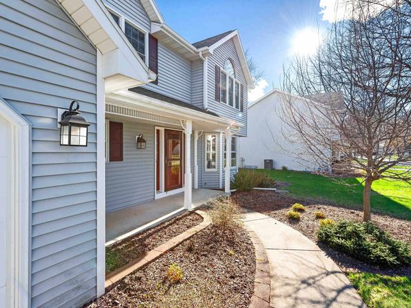 2915 Painted Trail Ct, Green Bay, WI 54313
