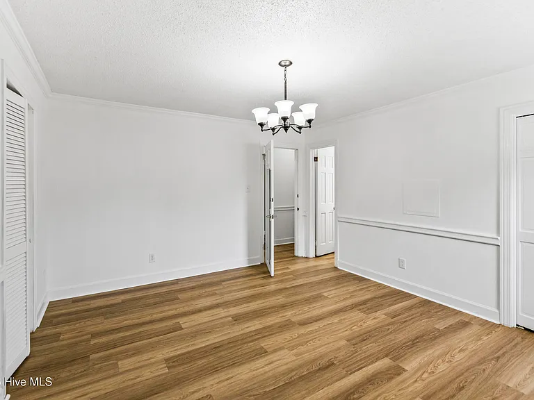 Leon Dr — Photo 34