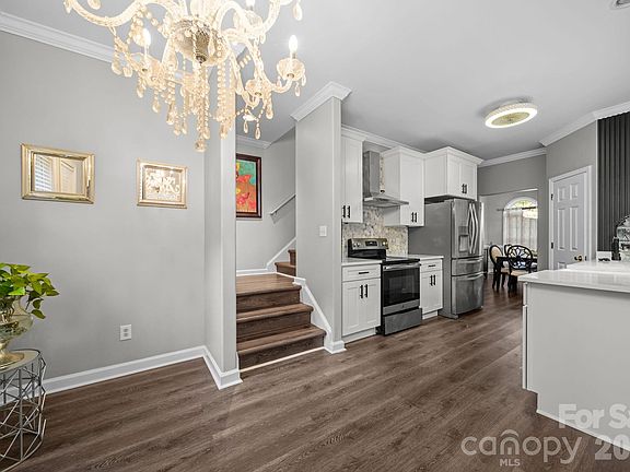2nd image of 2415 Sweetbriar Ln