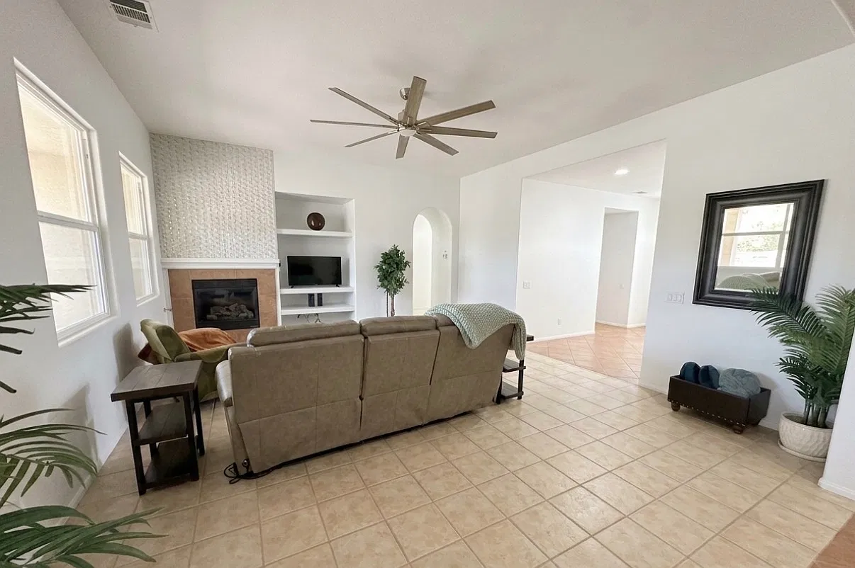 3 bed, 1841 sqft, $3,900 — Photo 3