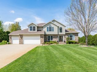 5566 W Mustang Rd, Cedar Rapids, IA 52411