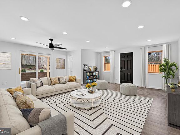 3rd image of 3511 Decatur Ave