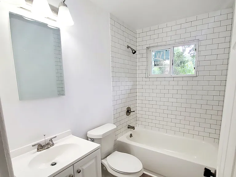 117 E Plum St — Photo 9