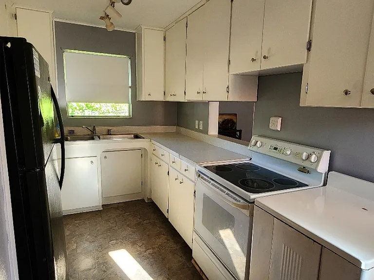 126 NE 14th Ave — Photo 8