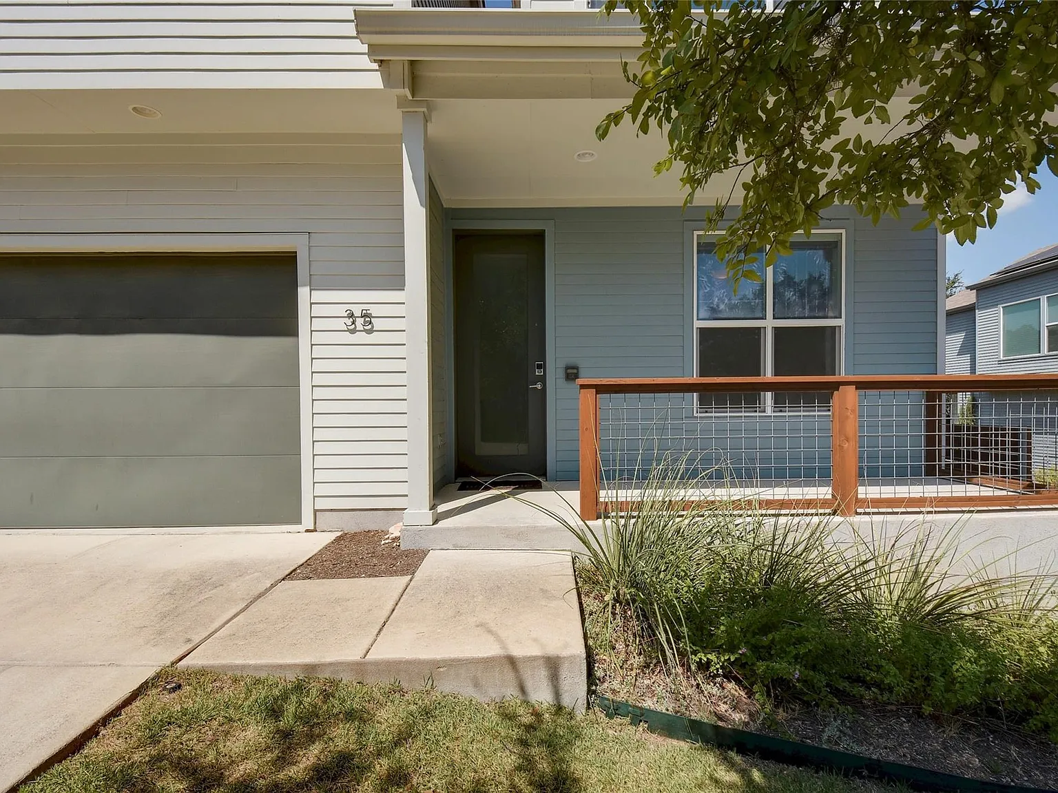 4 bed, 3.0 bath, 2163 sqft, $5,400 — Photo 2