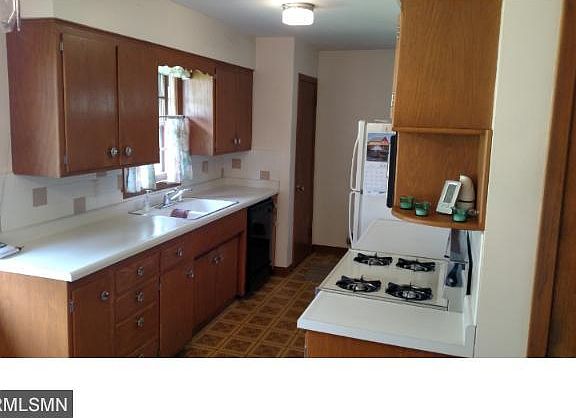 5th image of 489 Nebraska Ave E