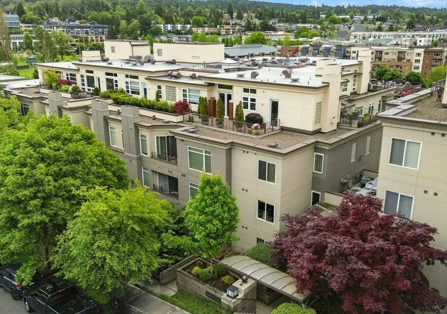 1bd/1.5ba Kirkland Condo — Photo 2