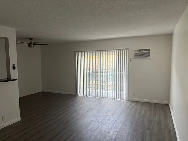 1341 N Poinsettia Pl — Photo 3