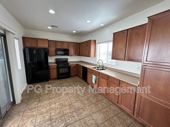 2nd image of 15005 N 142nd Ln