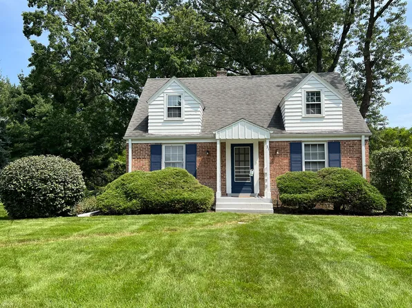31 S Greenwood Ave, Palatine, IL 60074
