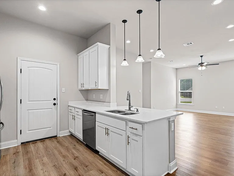 950 Gibson Ct — Photo 8