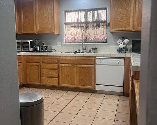 5th image of 256 La Paz Dr