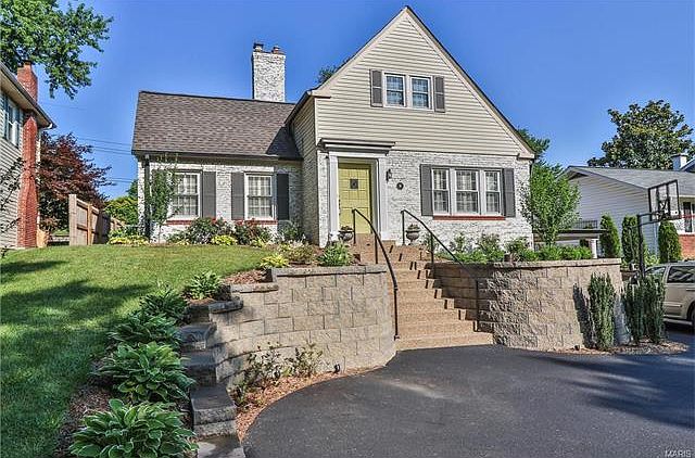 1st image of 16 Sweetbriar Ln