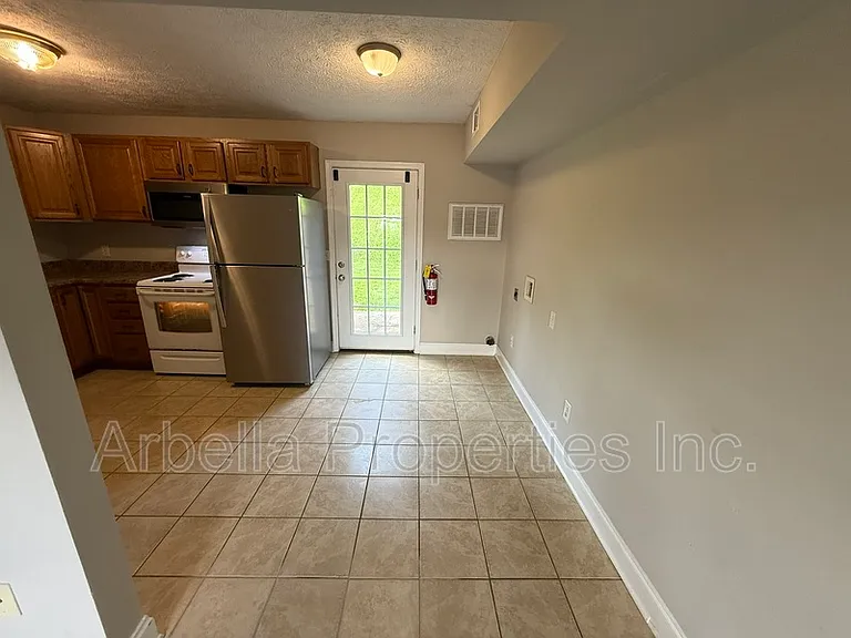 133 Walker St #4 — Photo 5