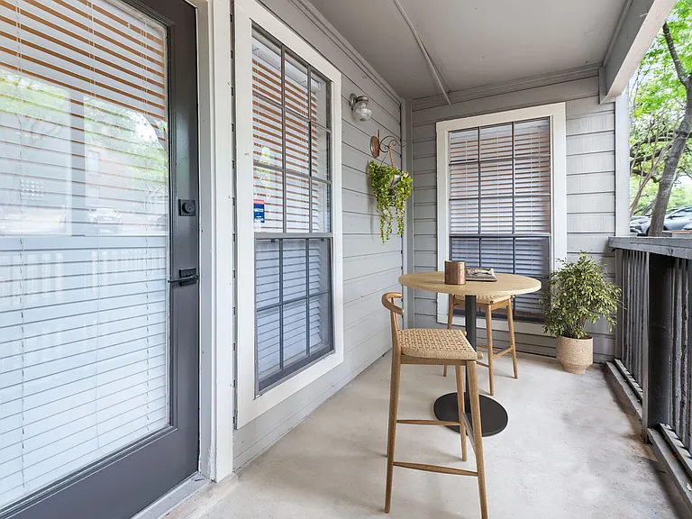 A2 Platinum Upgrade | 1 Bed / 1 Bath | 603 Sq Ft