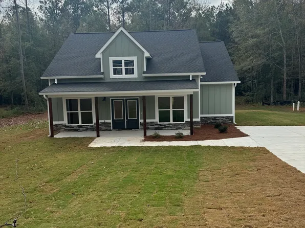 1515 Wisteria Dr, West Point, GA 31833