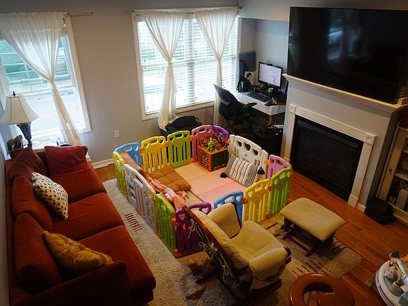 Spacious Living Room (TV Mount included)