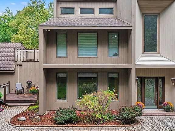 3rd image of 78718 Pearl Dr