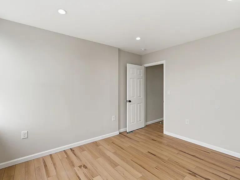 2427 Ashland Ave — Photo 14