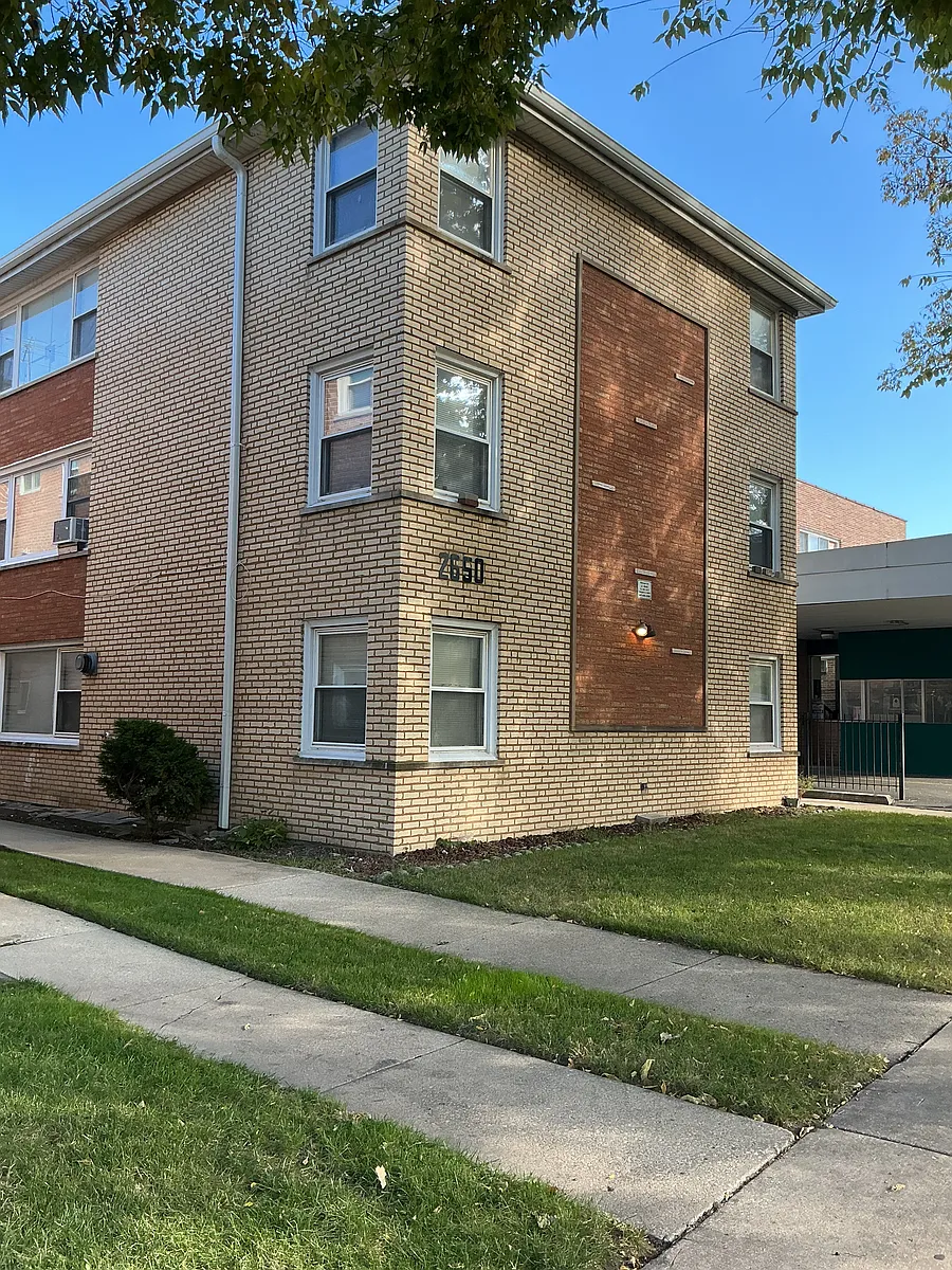 Building Photo - 2650 W Touhy Ave #2N