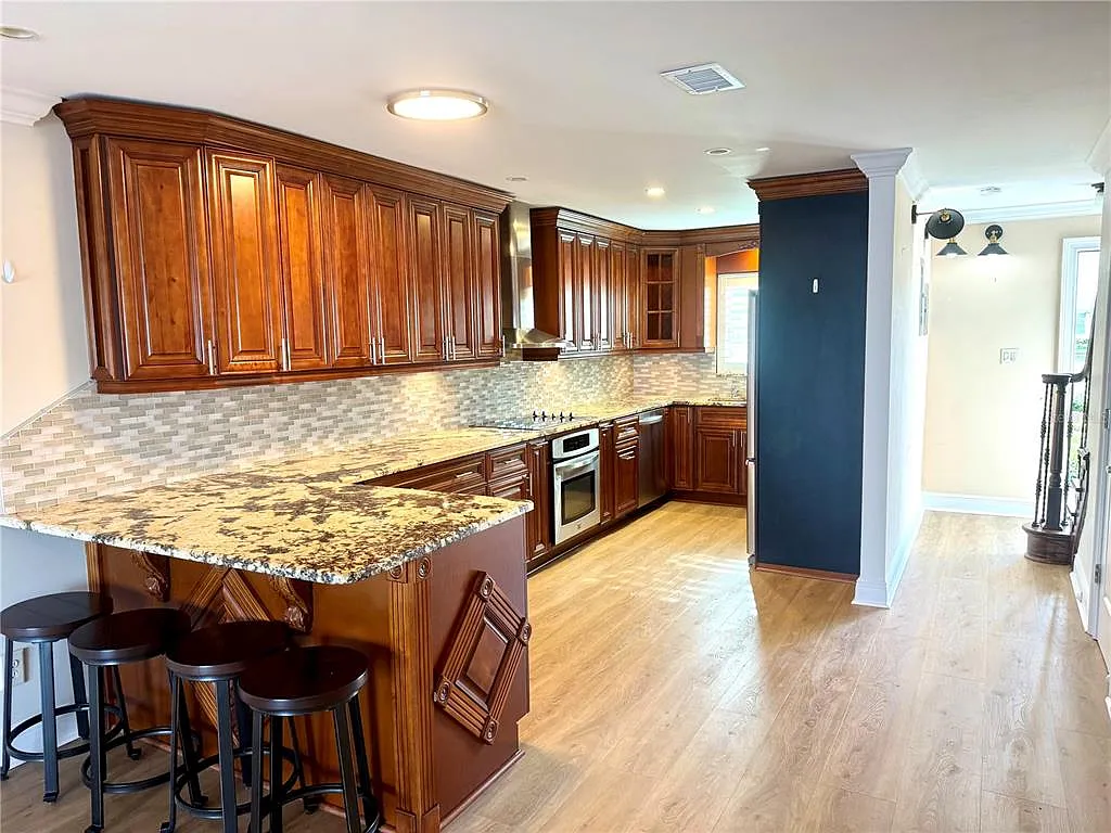 3 bed, 2.5 bath, 1437 sqft, $3,795 — Photo 3