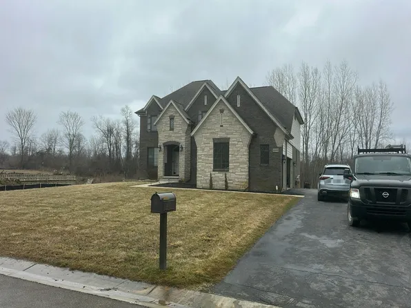 2193 Heidi Dr, Oxford, MI 48370