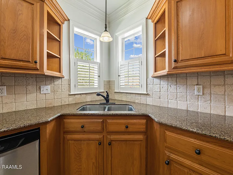 100 Shumard Dr — Photo 23