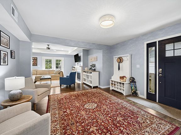 3rd image of 343 Lionel Rd