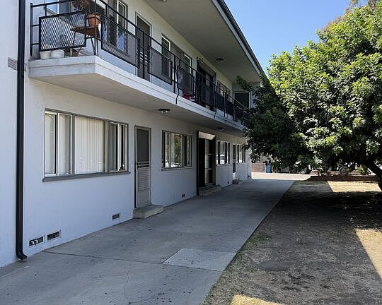4th image of 6060 Cadillac Ave