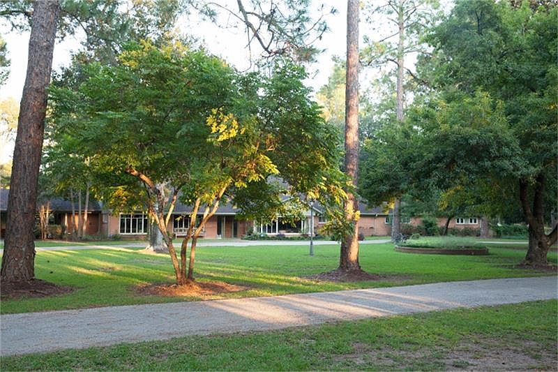 1st image of 602 Woods Ln