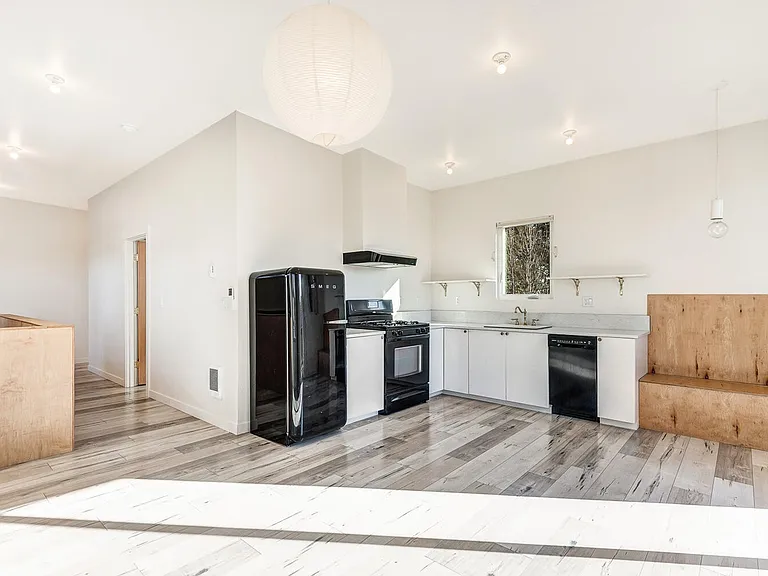 1325 NW Albany Ave #2 — Photo 4