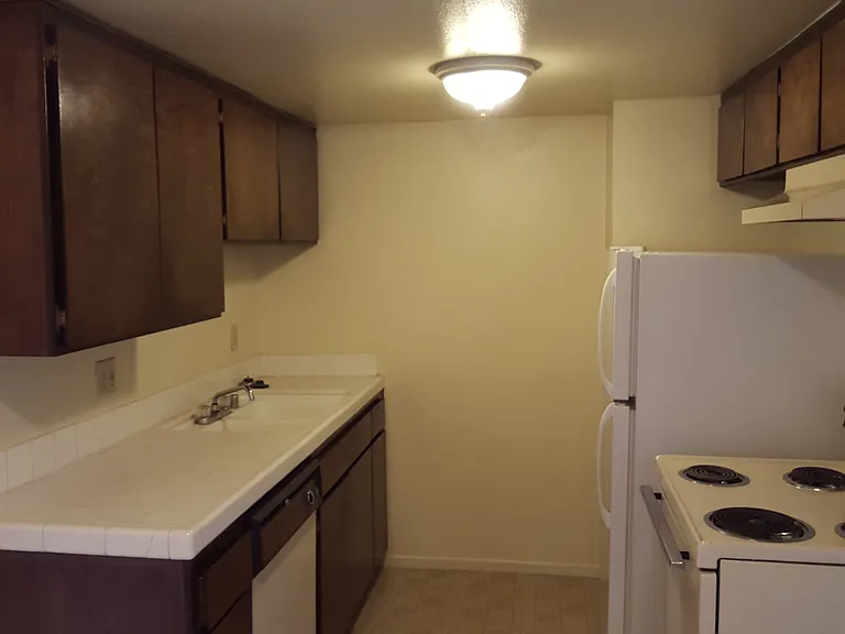 VICTORIA PARK APARTMENTS — Photo 19