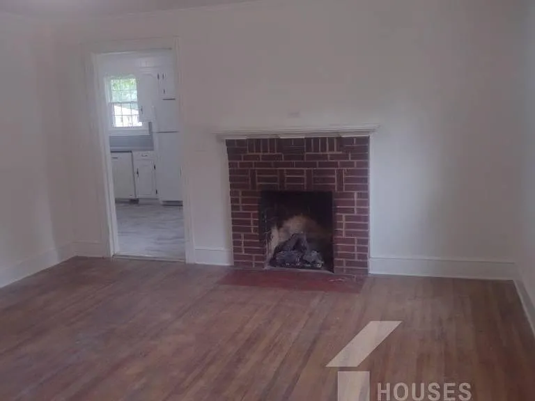 130 Ellison St — Photo 3
