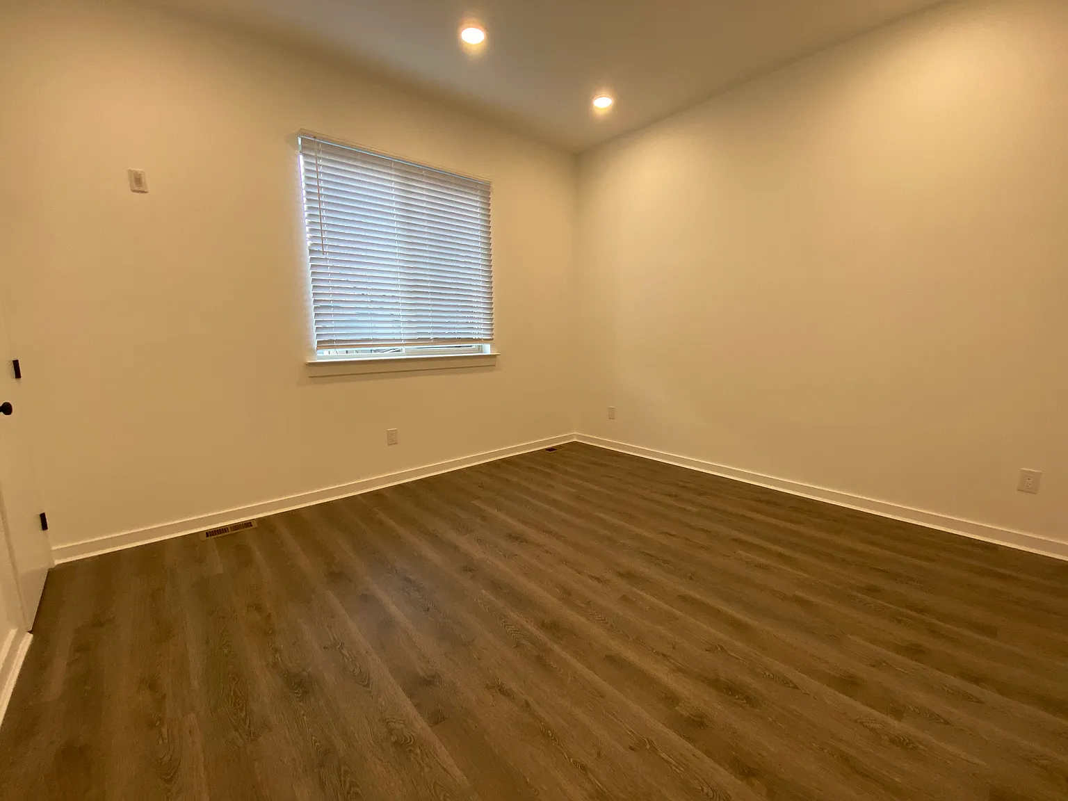 3 bed, 1000 sqft, $1,950 — Photo 3