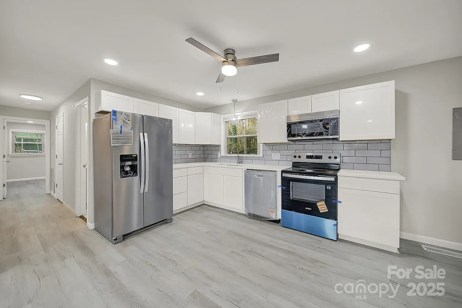 3 bed, 1100 sqft, $2,400 — Photo 4