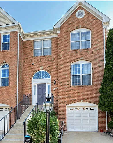 21547 Trowbridge Sq Photo 1