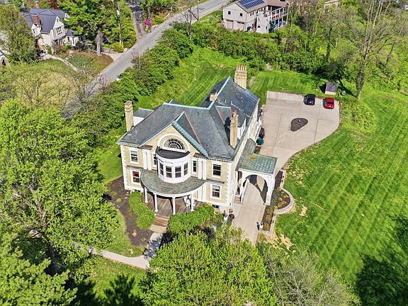 3rd image of 3892 Clifton Ave