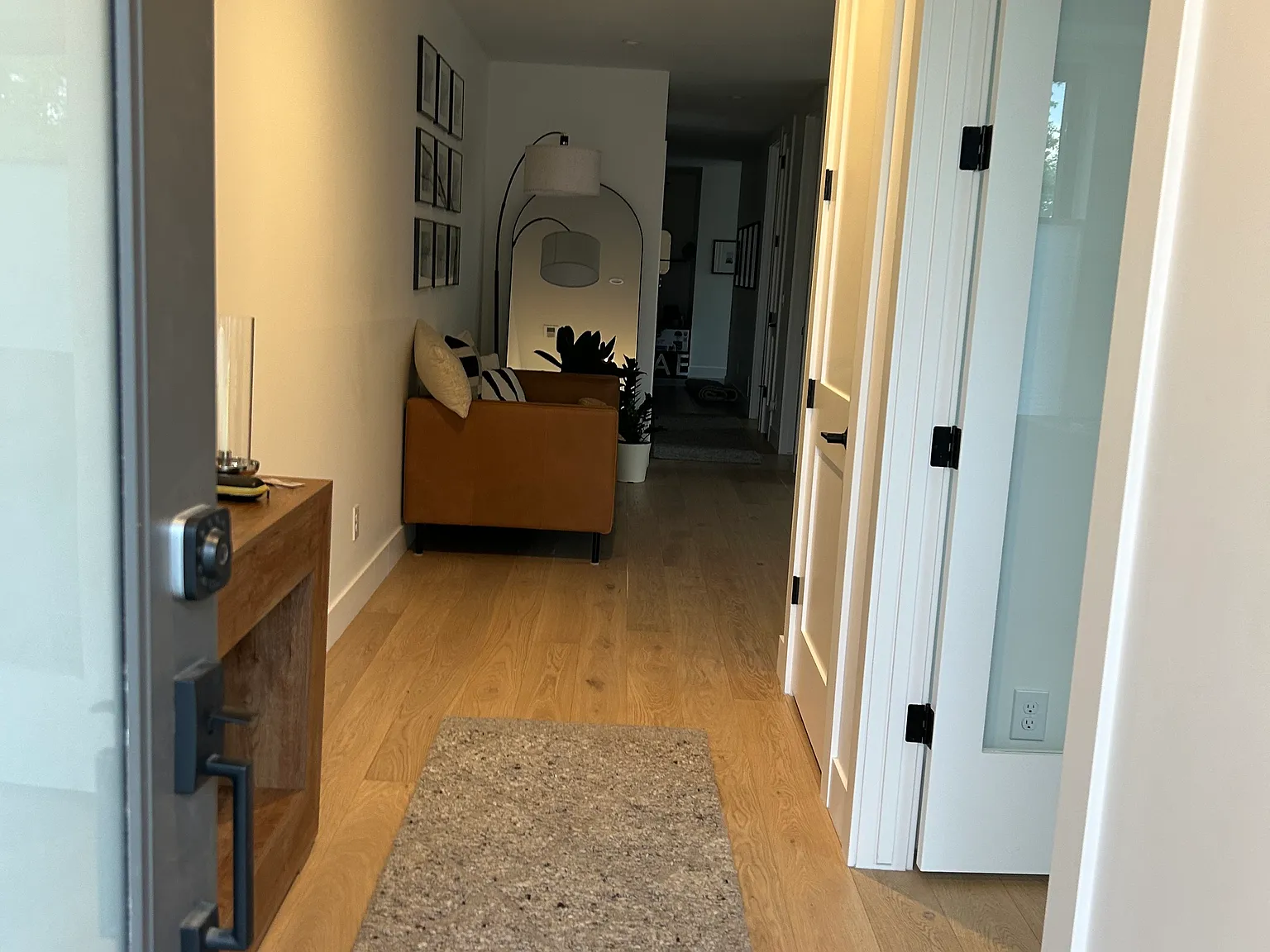 5 bed, 5000 sqft, $1,240 — Photo 2