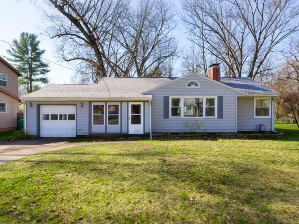 1216 E Bertrand Rd, Niles, MI 49120