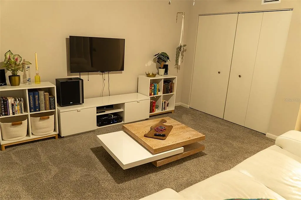 4 bed, 2.0 bath, 1468 sqft, $2,250 — Photo 3