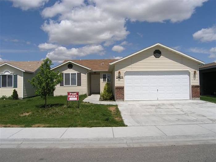 1st image of 2421 Gosling St